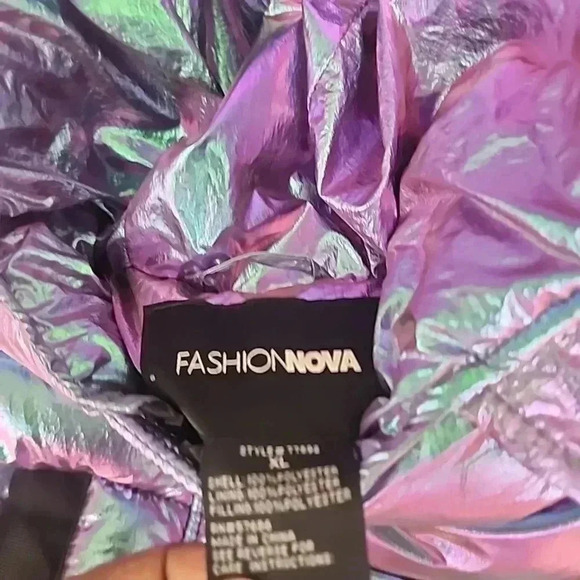 Fashion Nova Irredescent Puffer Coat. Xl - Picture 7 of 9